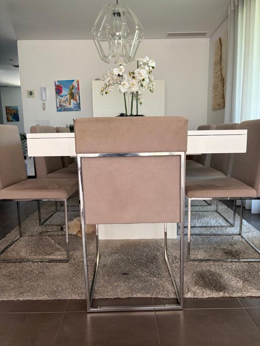 Mesa com 8 cadeiras Laskasas