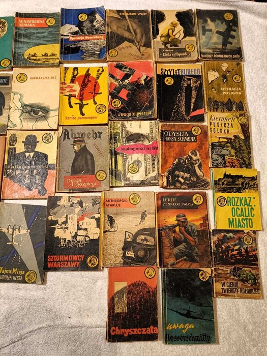 Kolekcja książek z serii Żółty Tygrys