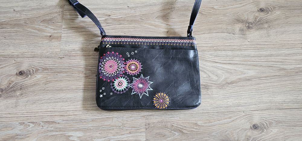 Desigual torebka damska 30cm x 22cm stan bardzo dobry