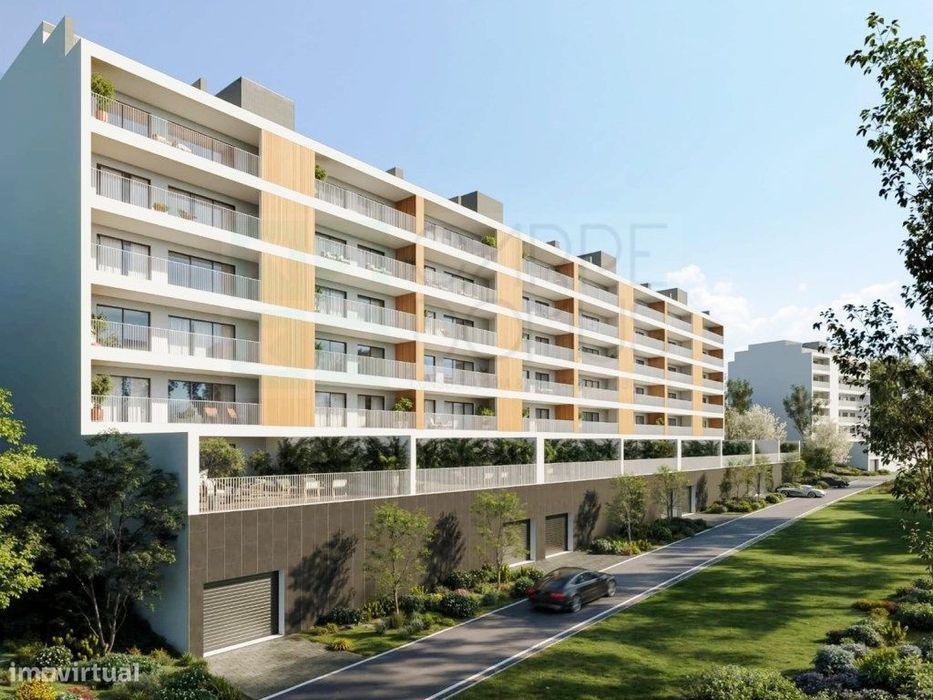 Novo apartamento T2, terraço e garagem box, junto ao centro Alcobaça — Alcobaça E Vestiaria, Leiria