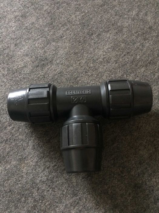 STOCK Novo de canalização Tês e Joelhos de PVC e Polietileno de rosca