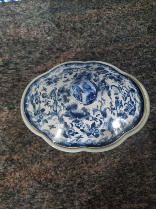 Terrina com tampa em porcelana da China
