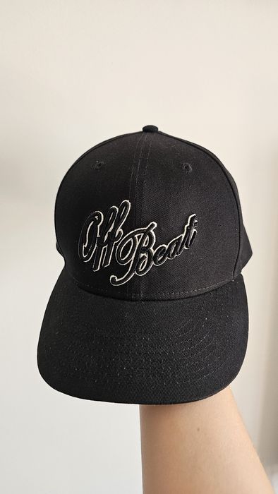 Czapka z daszkiem typu snap back, Off Beat