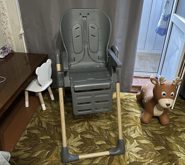 Стільчик для годування