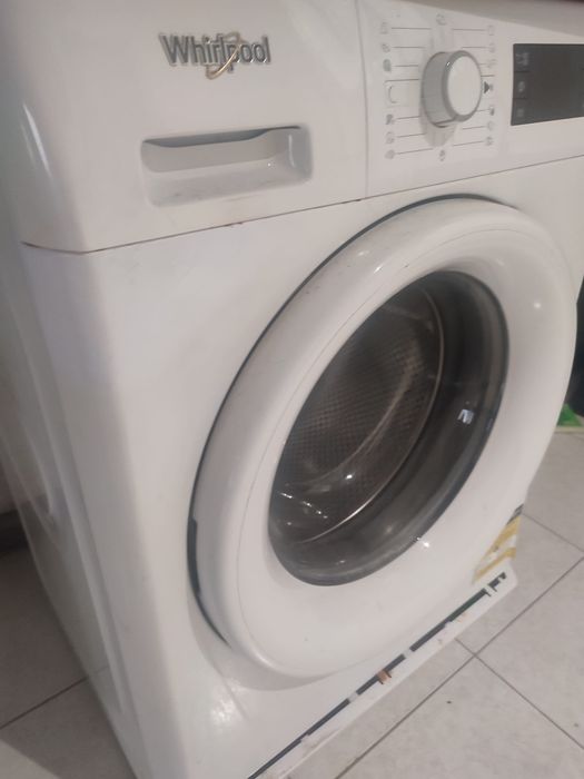 Maquina lavar roupa Whirlpool avariada