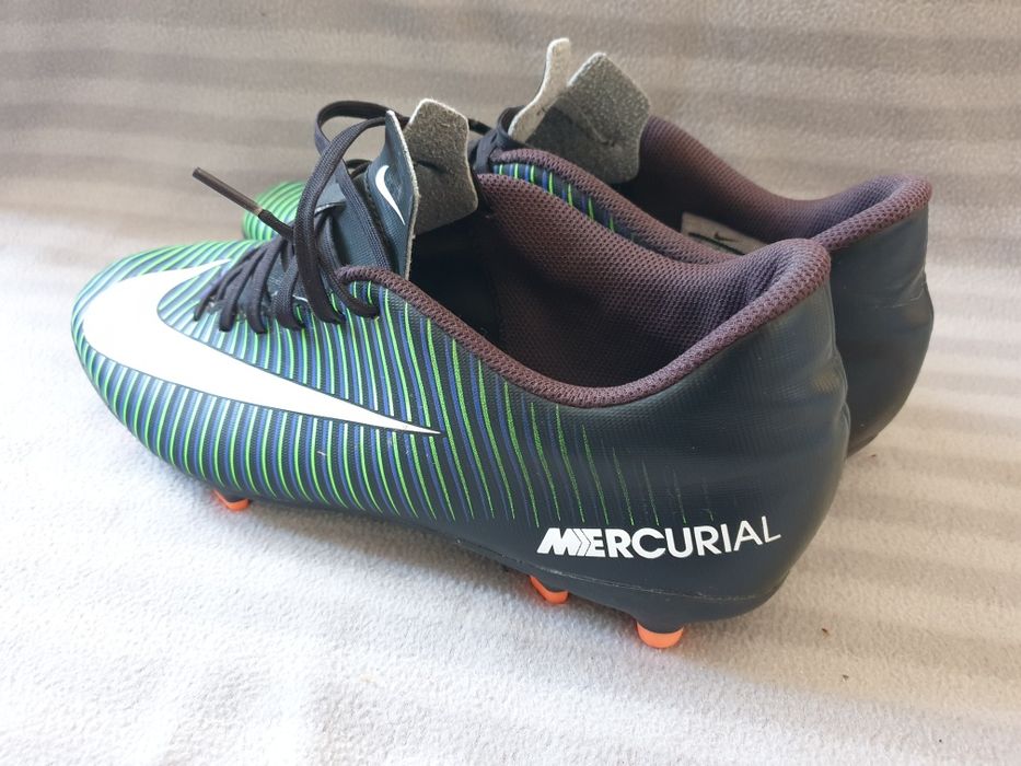 Chuteiras NIKE mercurial
