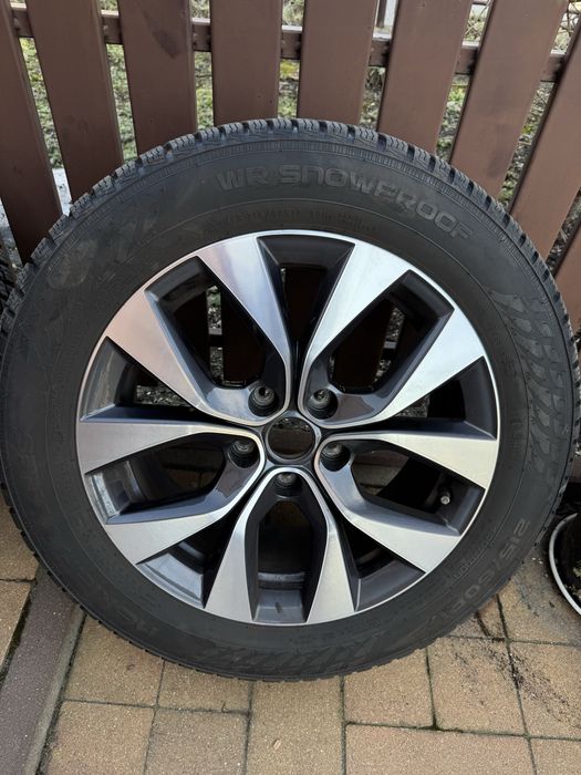 Felgi z  oponami NOKIAN zimowe 215/60/17