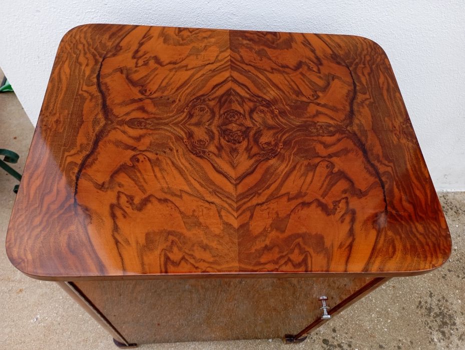 Máquina costura marca Rena a funcionar