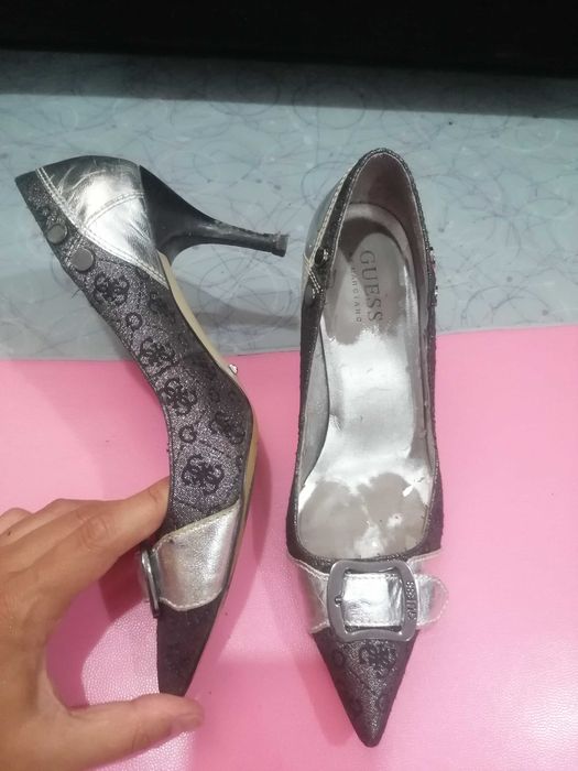 Sapatos Guess prateados 36.5 usados (para despachar)