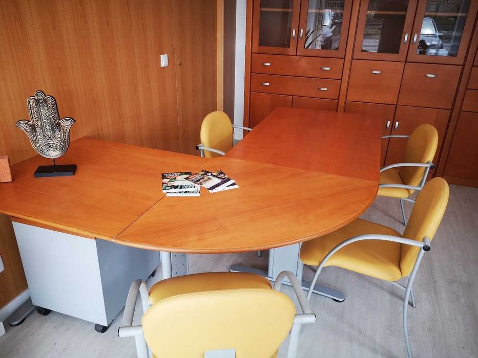 Secretaria, cadeiras e moveis de apoio