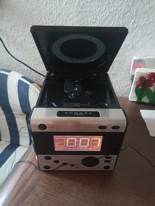 Продам радіо магнітолу