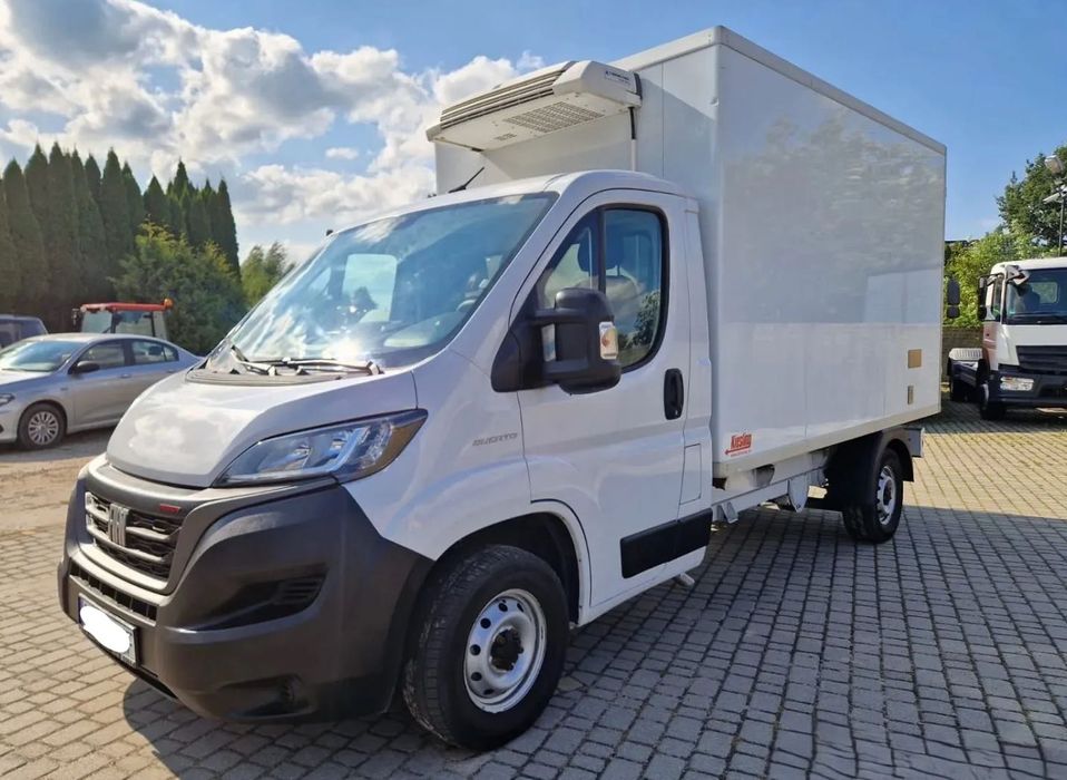 Wypożyczalnia wynajem Chłodni Busa chłodni z Windą