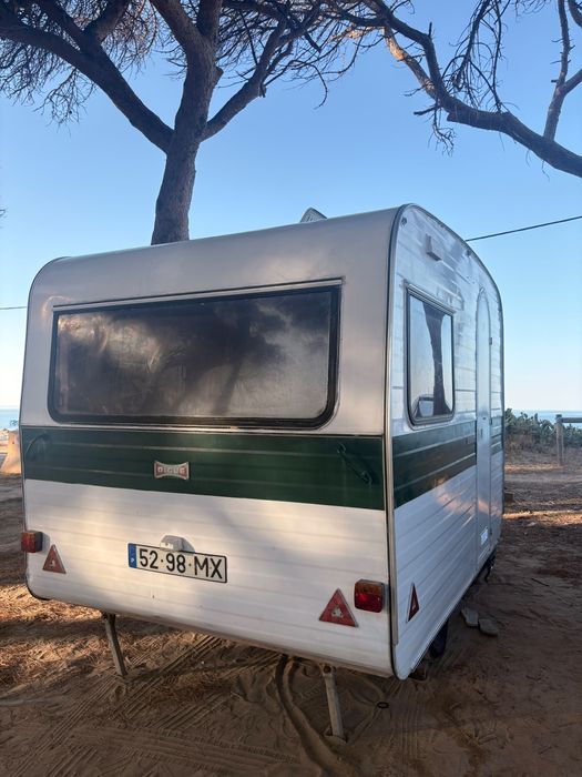 Vende-se caravana