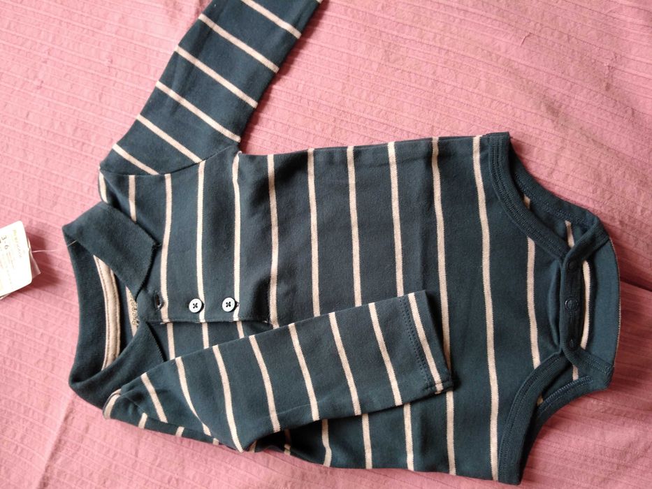 New bodysuit with label, size 3–6 months