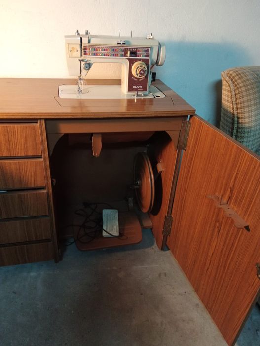 Máquina de Costura Oliva antiga