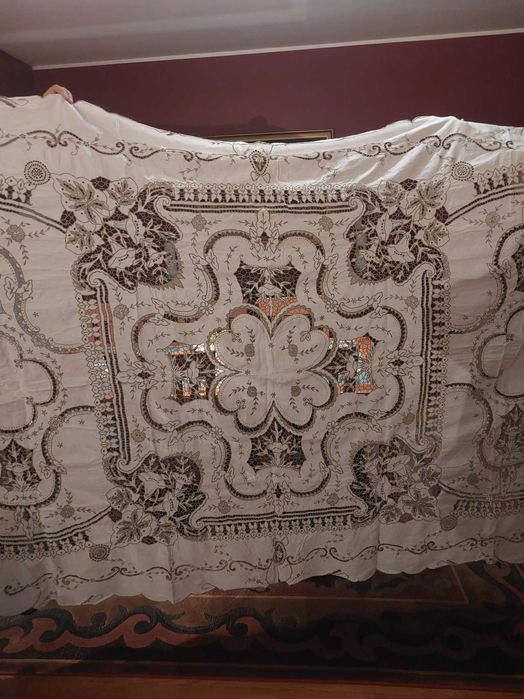 Toalha de mesa de jantar em bordado da Madeira