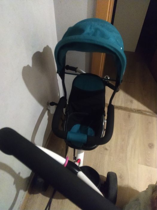Triciclo chipolino modelo jetro,giratório de 360⁰