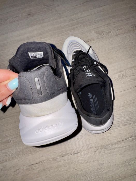 Продам кросівки Adidas Ozelia