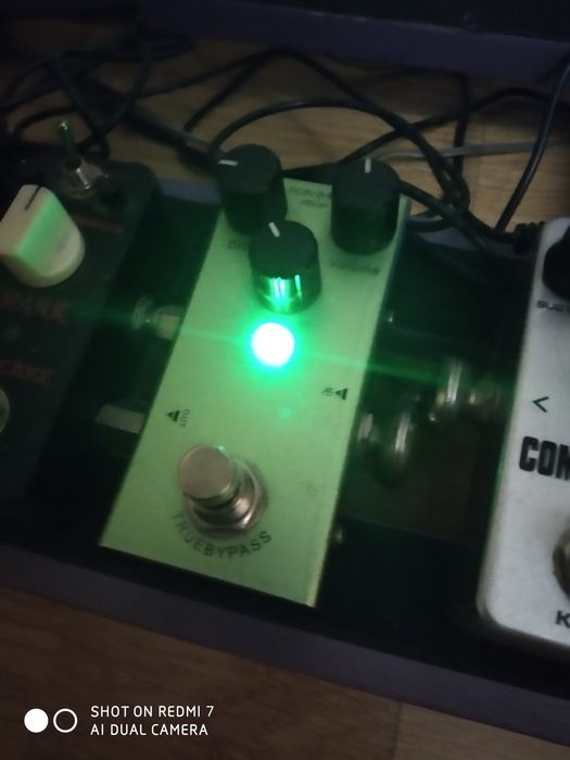 Педаль эффектов для гитары.