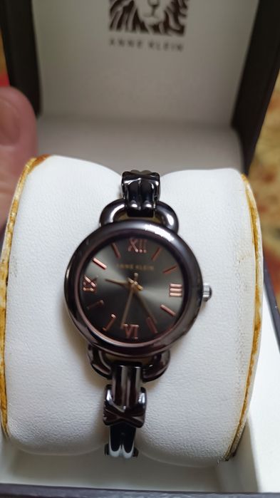 Продам часы Anne Klein