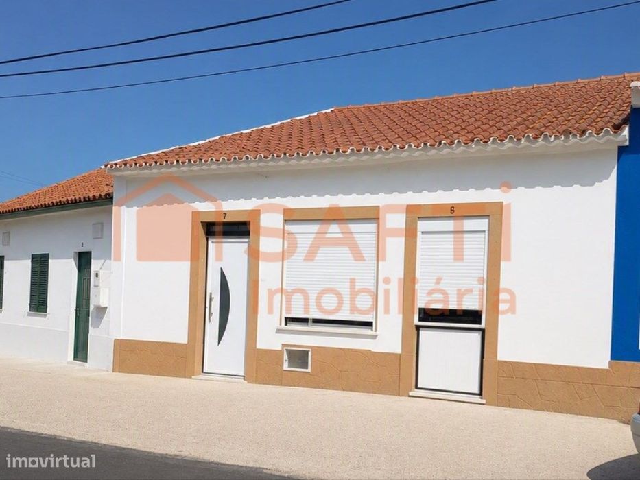 3-Bedroom House in Riachos / Torres Novas