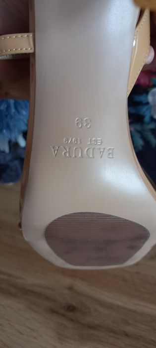 Szpilki nude sandałki rozm 39