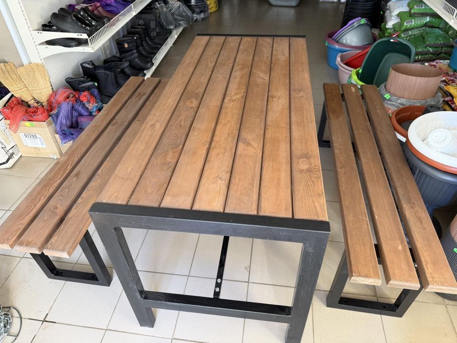 Продам уличный стол со скамейками