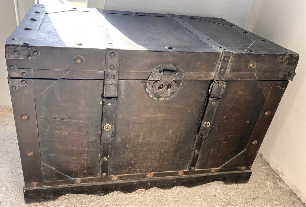 Baú vintage.Madeira e couro.Impecavel.