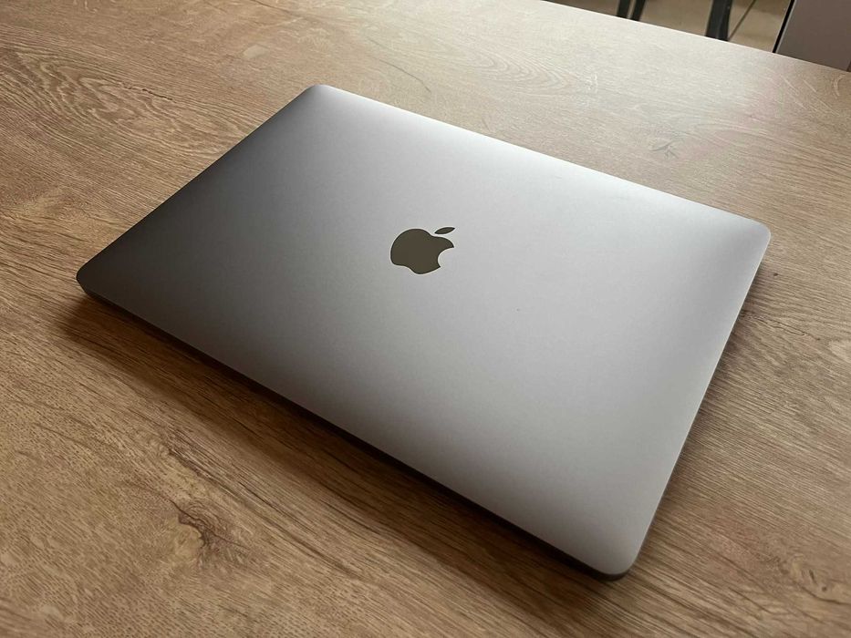 MacBook Pro M2 13" | 16GB RAM | 512GB SSD | Idealny + Hub USB-C Epico