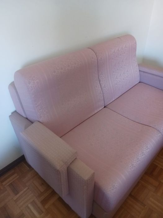 Sofá côr de rosa