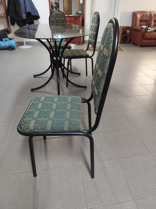 Mesa vidro e cadeiras