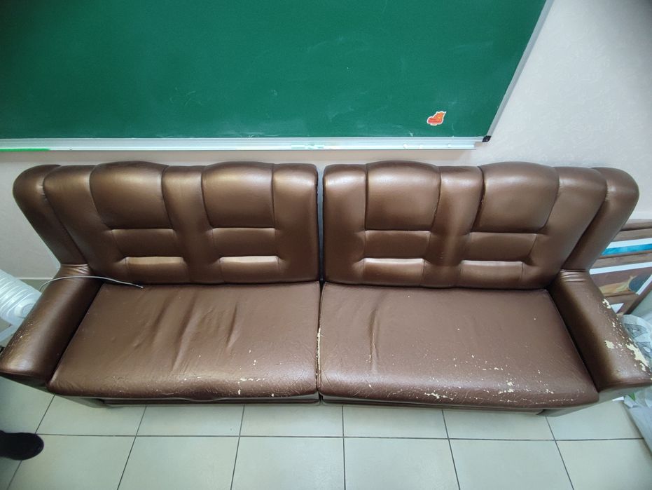 Продаю диван зі шкірозамінника