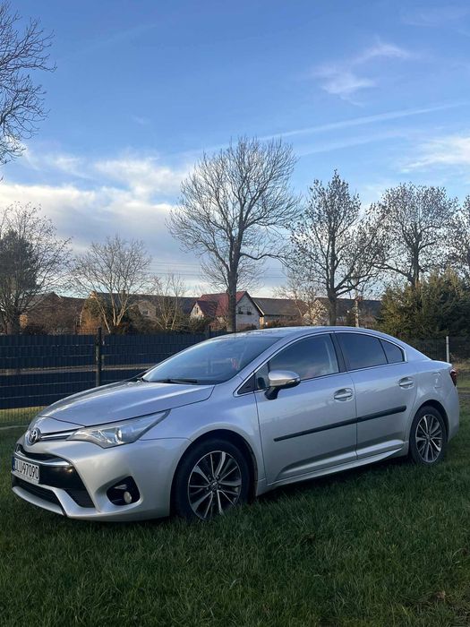 Toyota Avensis T27 polski salon
