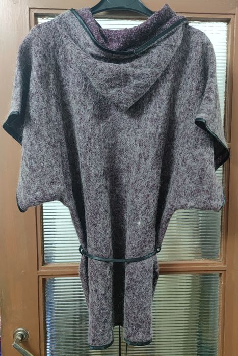 Capa / Poncho em Lã Natural – Novo – Tamanho Único