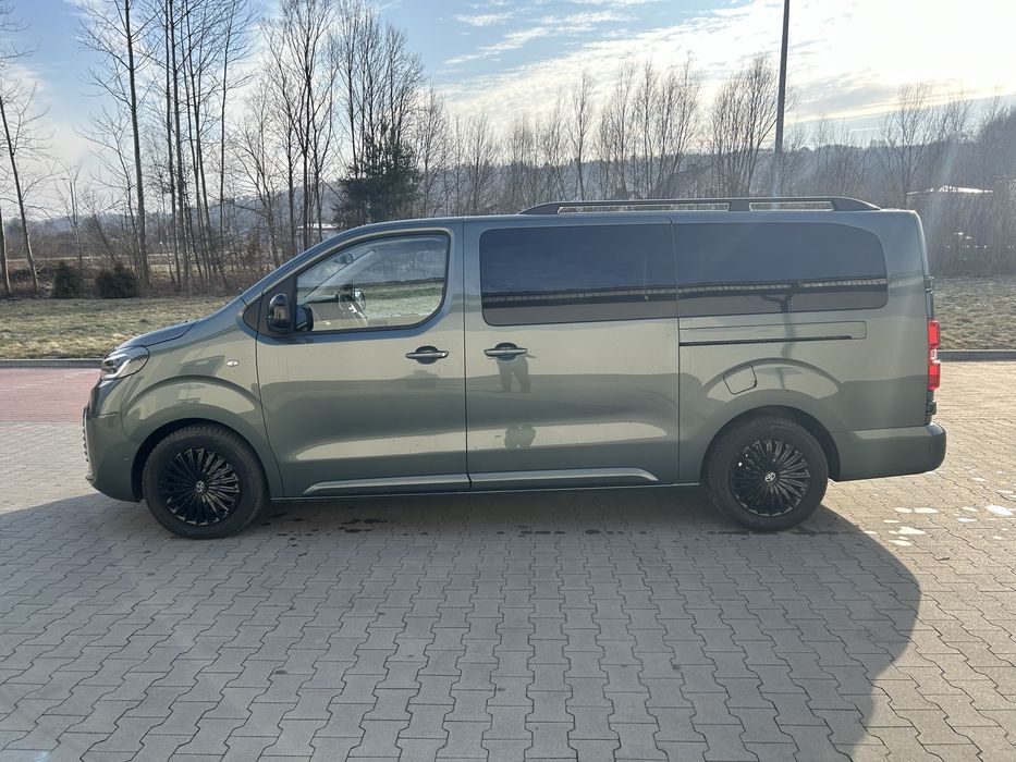 Wynajem busa z kierowcą  -przewóz osób -Toyota ProAce Verso long