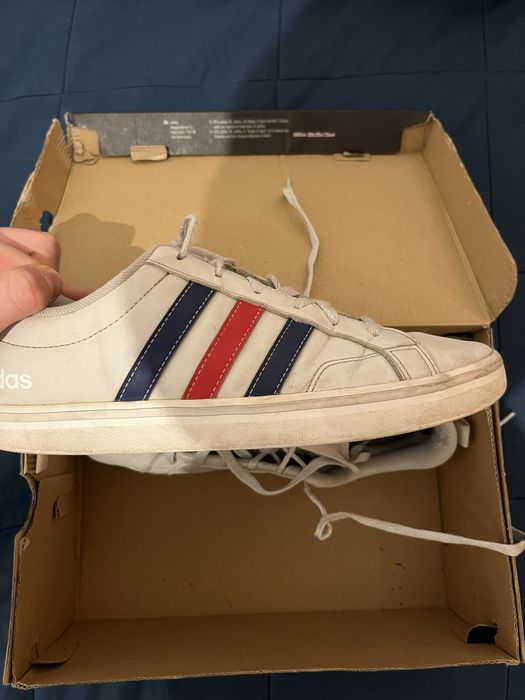 Tenis adidas - brancos