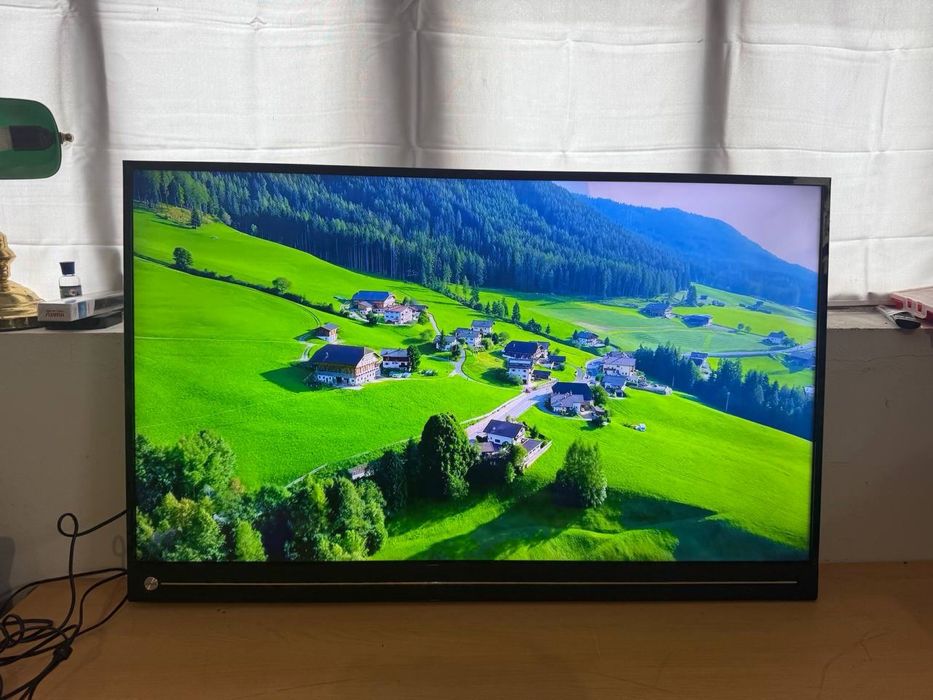 Телевізор CHiQ – 49”, 4K, Smart TV, без ніжки