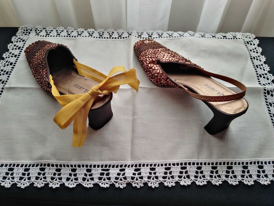 Chinela ou Sandália única e chic (sapatos)