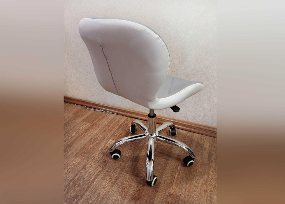 Крісло офісне Demure стілець на колесах сіре+біле / Стул мастера