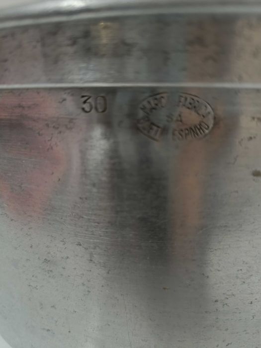 Tachos de alumínio antigo com tampa n. 26, 28 e 30