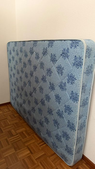 Colchão de molas casal excelente estado