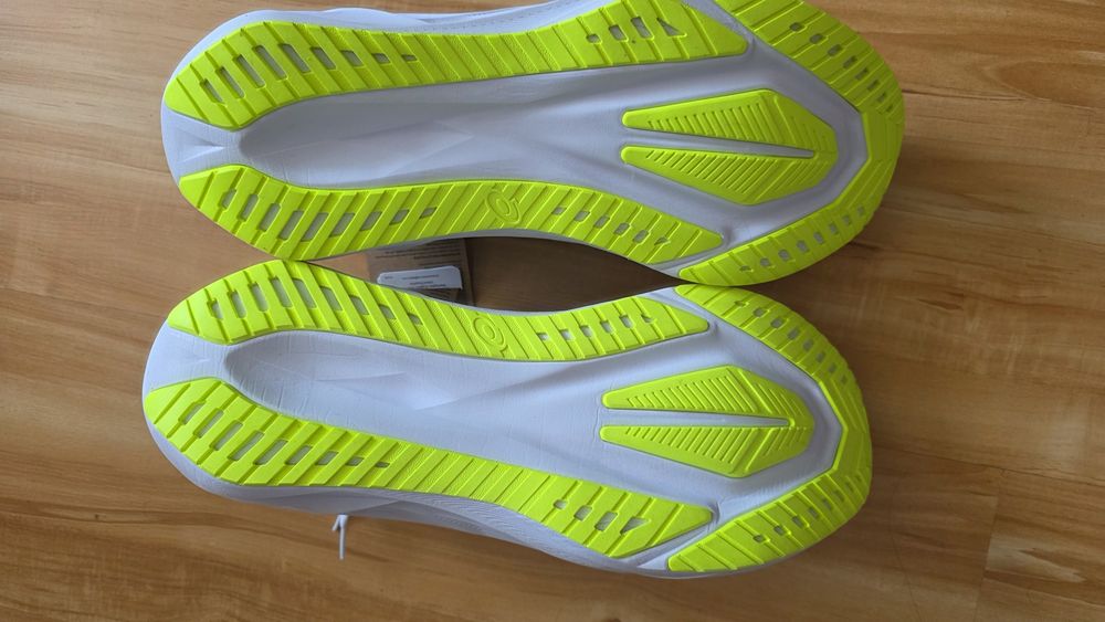 Sprzedam Asics Novablast 5 ATC Nowe rozm.49