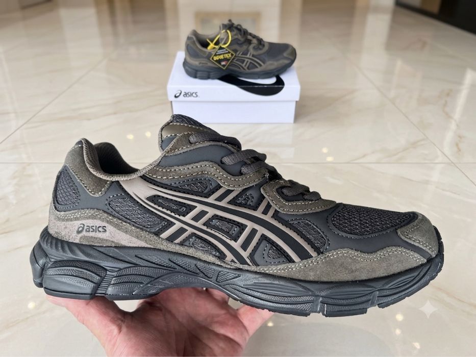 Кросівки чоловічі Asics NYC brown Gore-Tex.