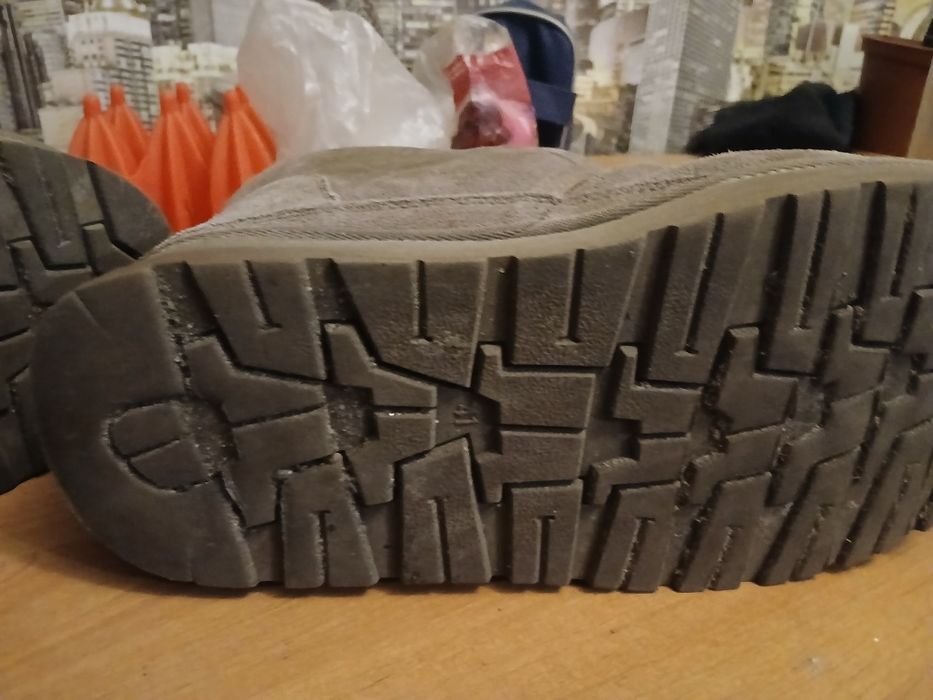 Продам ботинки зимнии