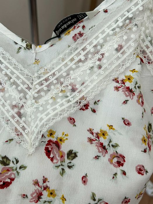 Квітковий топ Stradivarius