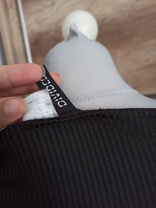 Czarny prążkowany kombinezon r. 42