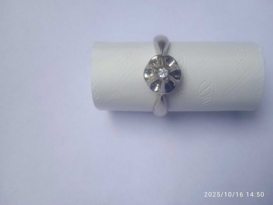 Срібна каблучка, обручка родійована, цирконієва вставка, 925