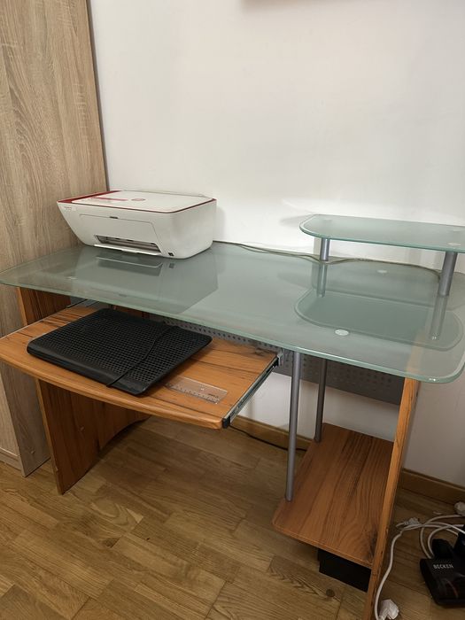 Secretaria com oferta de impressora