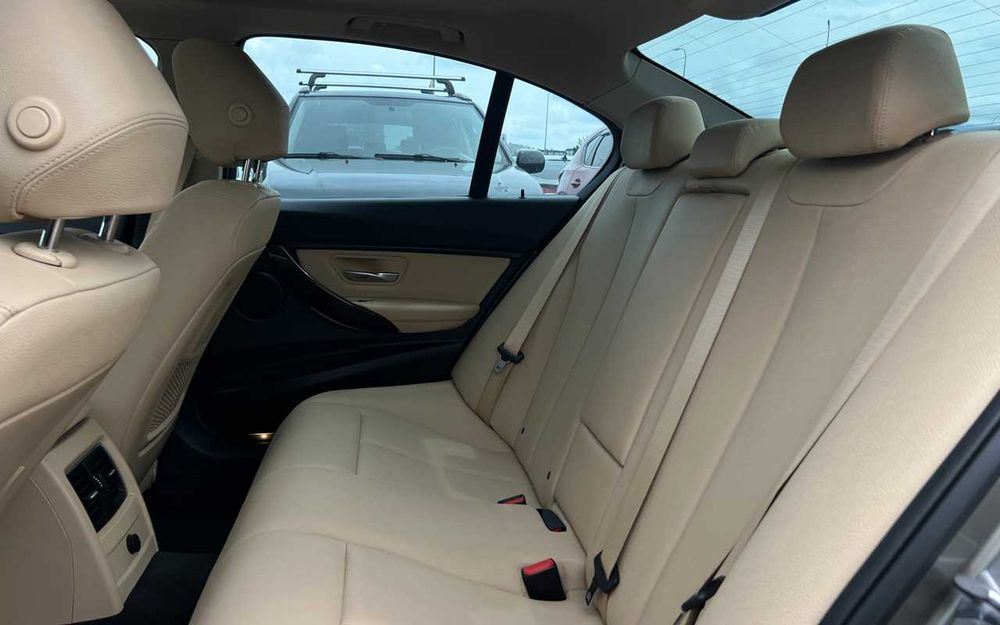BMW 320 I 2017 року