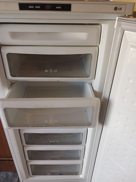 Продам морозильную камеру  LG